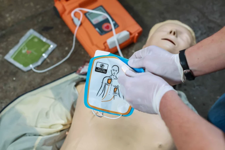 Utilisation d’un défibrillateur